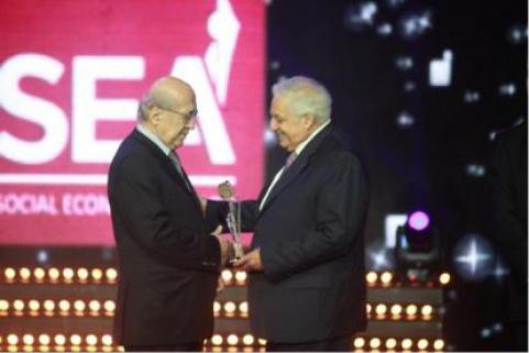 Dr. Joseph Torbey honored as “Man of the Year” during the 3rd SEA awards organized by First Protocol