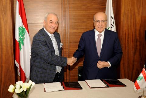 د. جوزف طربيه، رئيس مجلس إدارة مدير عام الاعتماد اللبناني خلال توقيع اتفاقية رعاية لفريق كرة الطائرة ونادي الشبيبة الرياضي والثقافي في تنورين، والمساهمة في رعاية إنشاء مجمع تنورين الرياضي والثقافي الذي سيوضع حجر الاساس لتشييده في ربيع عام 2019