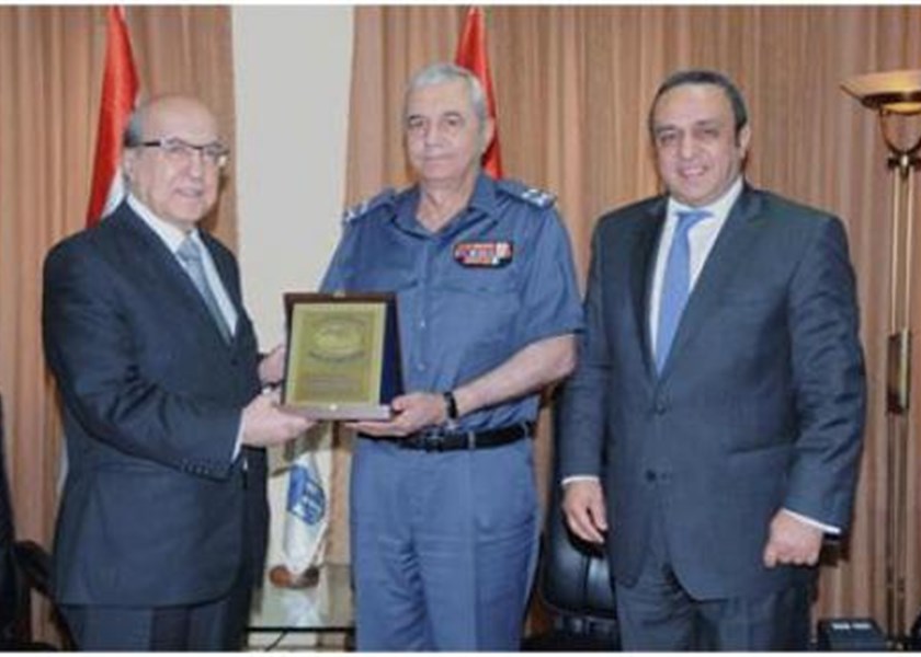 Dr. Joseph Torbey presents a commemorative shield to Major General Ibrahim Basbous